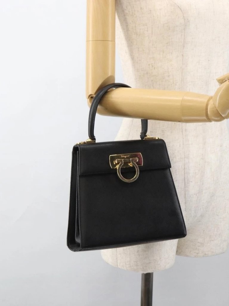 Salvatore Ferragamo Gancini Hand Bag Leather Black Gold Auth Ka2959